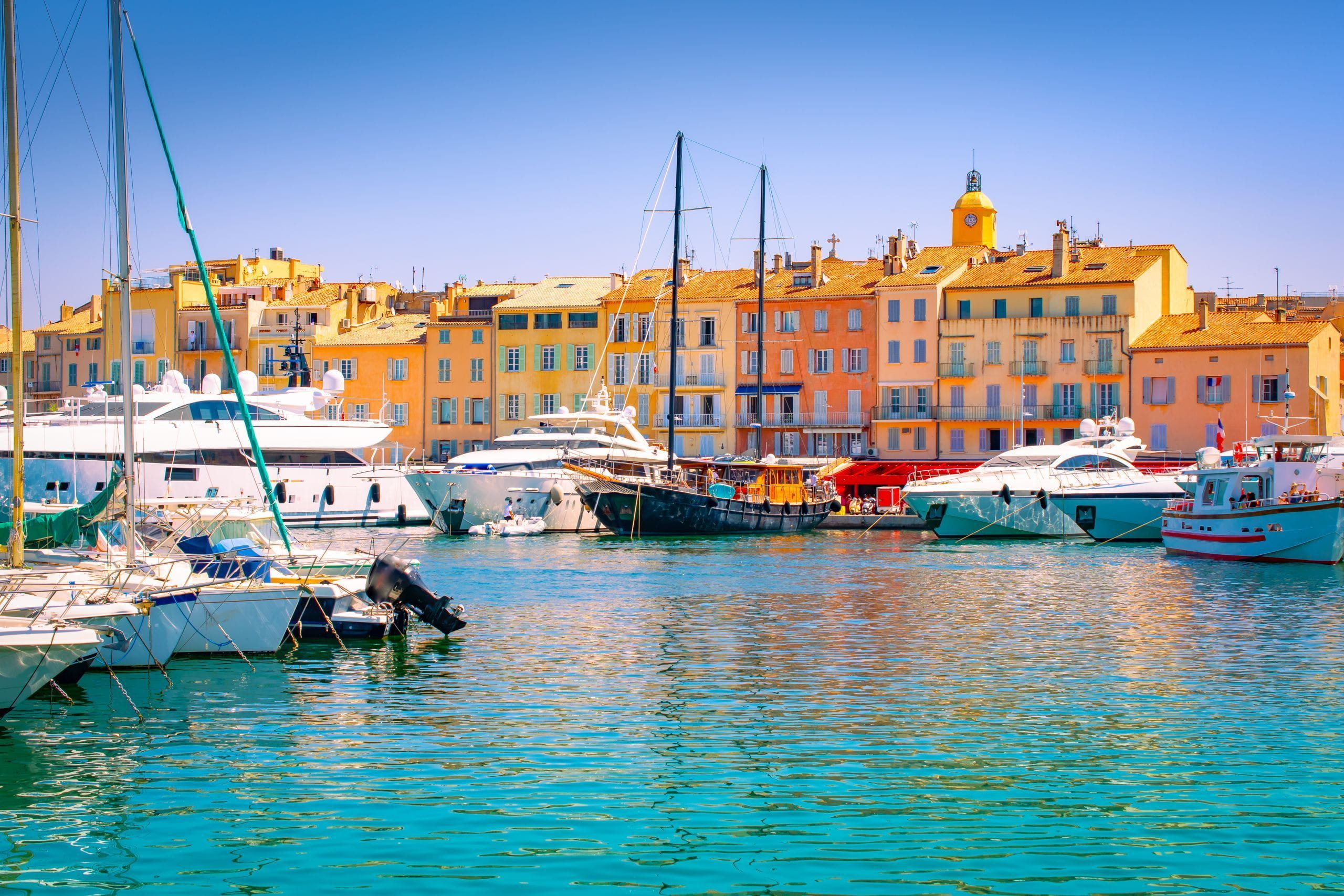 Saint,Tropez,,South,Of,France.,Luxury,Yachts,In,Marina.