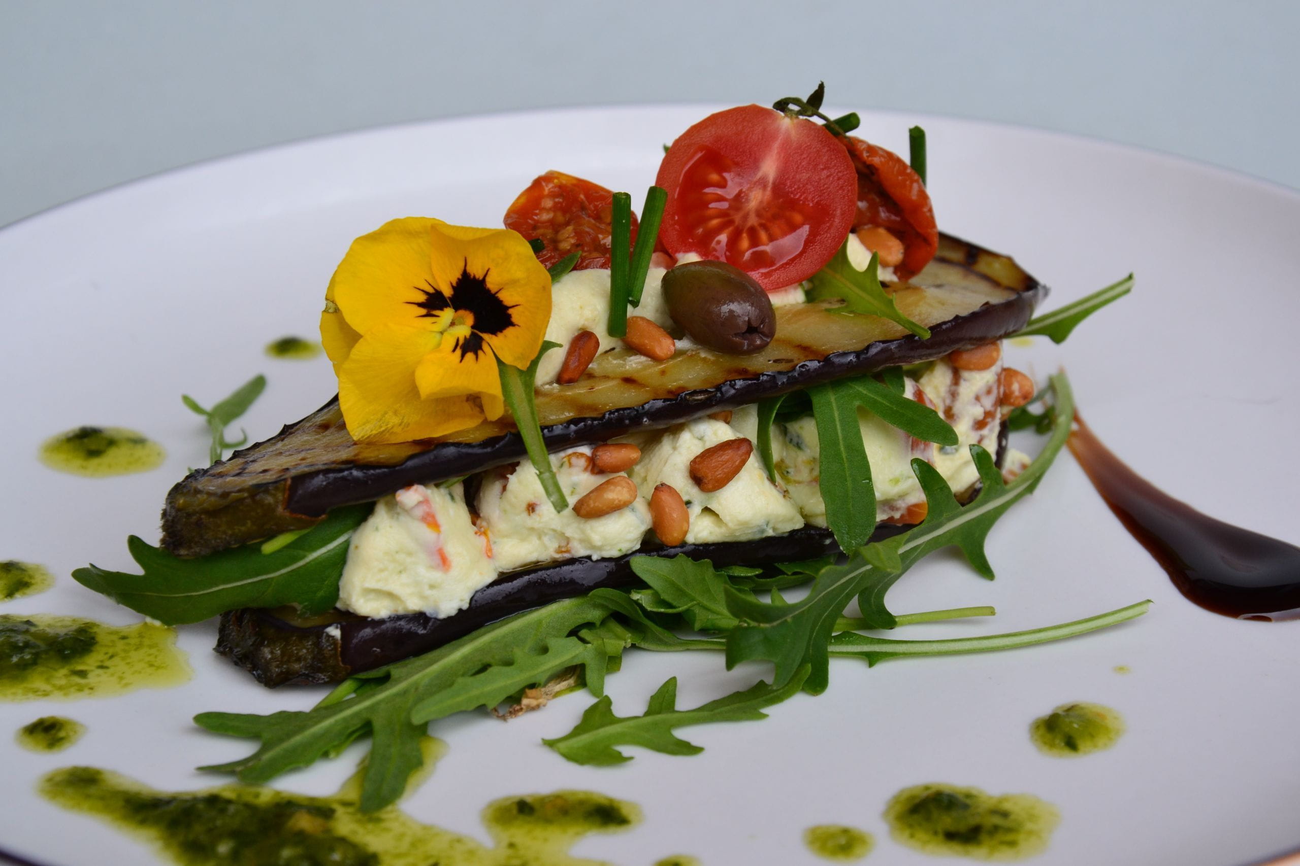 millefeuille d'aubergine au chèvre frais